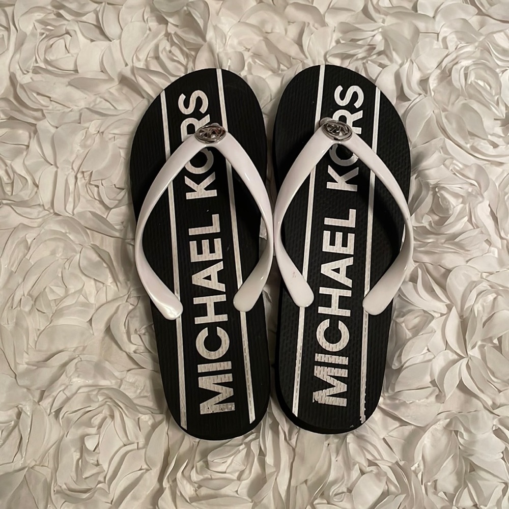 Michael Kors flip Flops